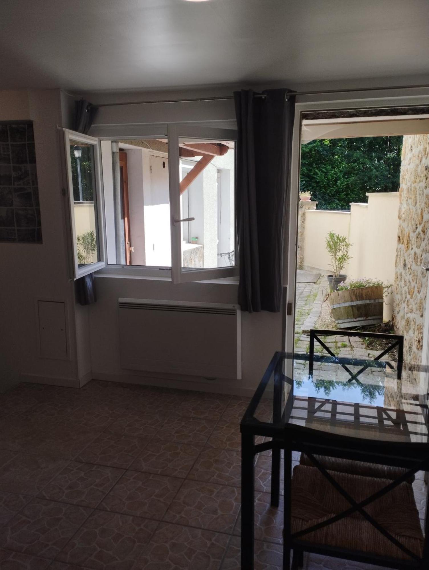 Grand 2 Pieces Atypique Aux Portes De La Vallee De Chevreuse *